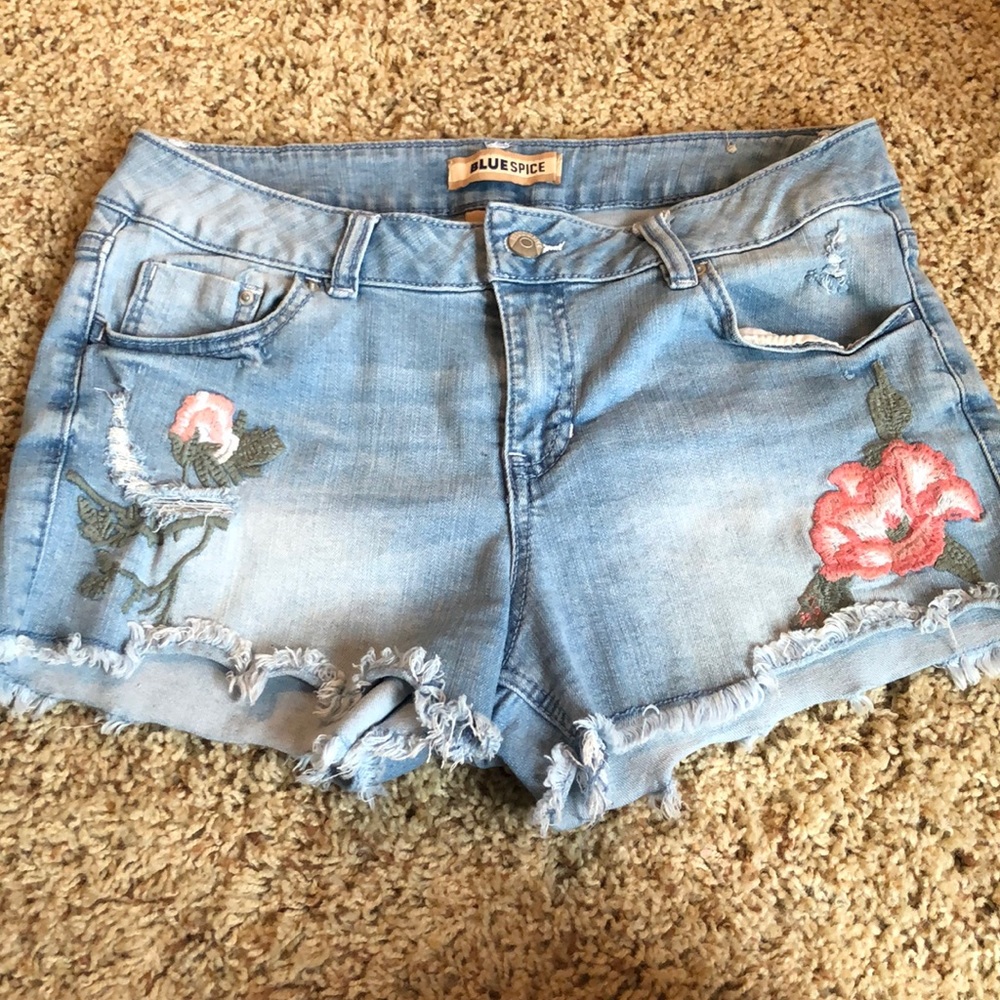❤️4/$10 Floral Embroidered Jean Shorts